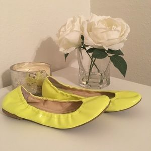 EUC neon yellow flats 💛